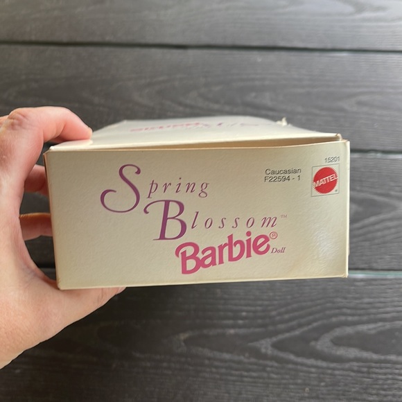 - ✨ Vintage NRFB Spring Blossom Barbie ~ Avon exclusive - Picture 10 of 10